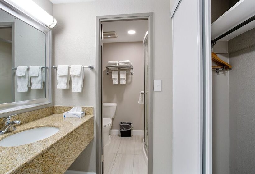 Люкс, Orangewood Inn & Suites Kansas City Airport