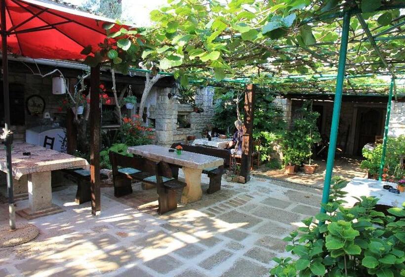 اتاق اکونومی, Rural Pension Istra Partner