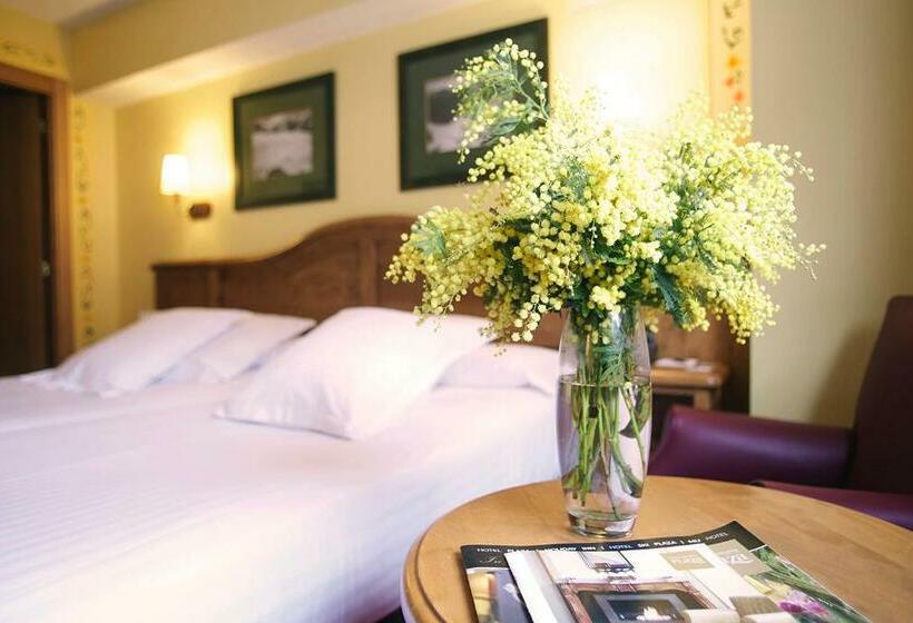جناح جونيور, Ski Plaza Hotel & Wellness