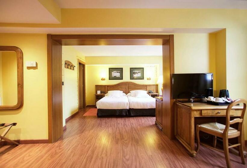 جناح جونيور, Ski Plaza Hotel & Wellness