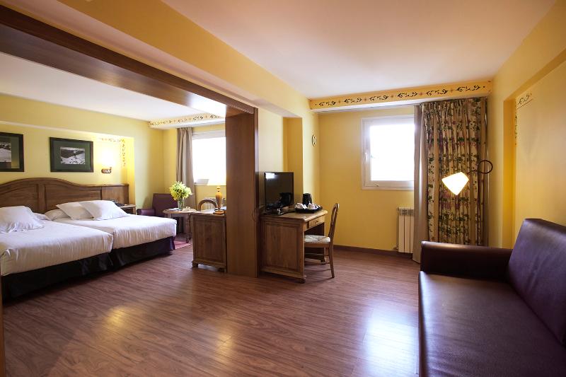 جناح جونيور, Ski Plaza Hotel & Wellness
