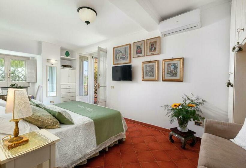 标准间带露台, Villa Maresca B&b
