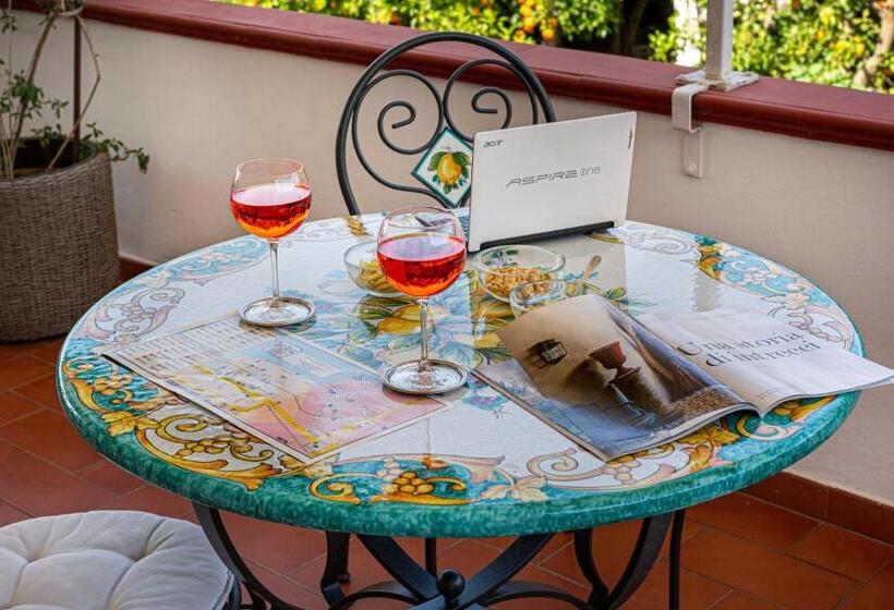 标准房带园景, Villa Maresca B&b
