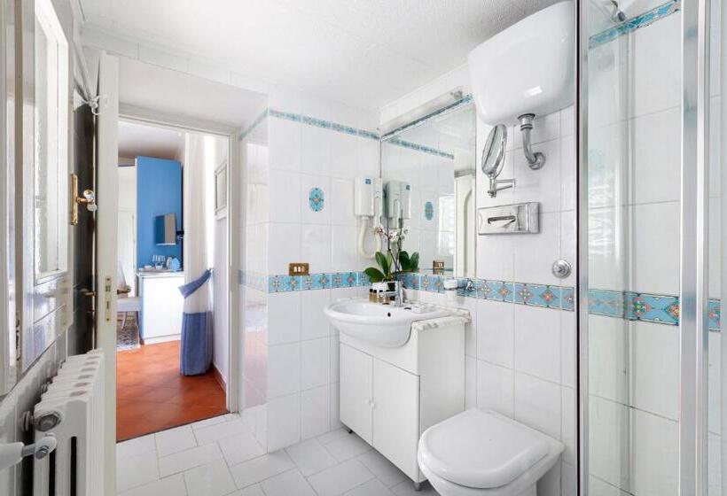 标准房带园景, Villa Maresca B&b