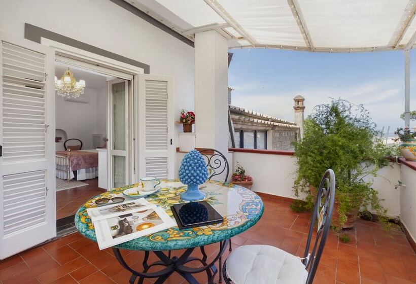 标准间带露台, Villa Maresca B&b