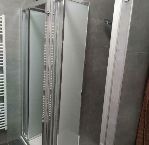 Трехместный Номер Стандарт Совместная Ванная, Relax Hotel Valaška