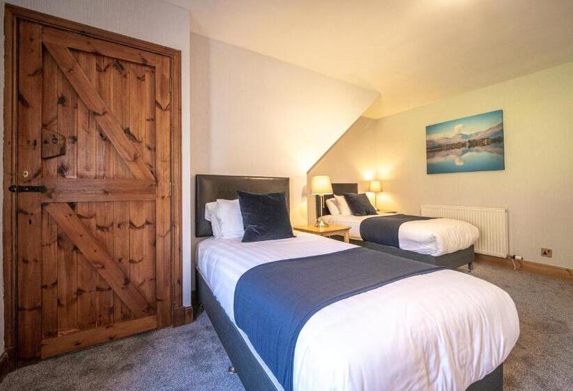 Семейный Номер, Oak Tree Inn