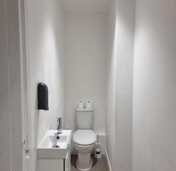 اتاق خانوادگی با سرویس بهداشتی مشترک, Park View House