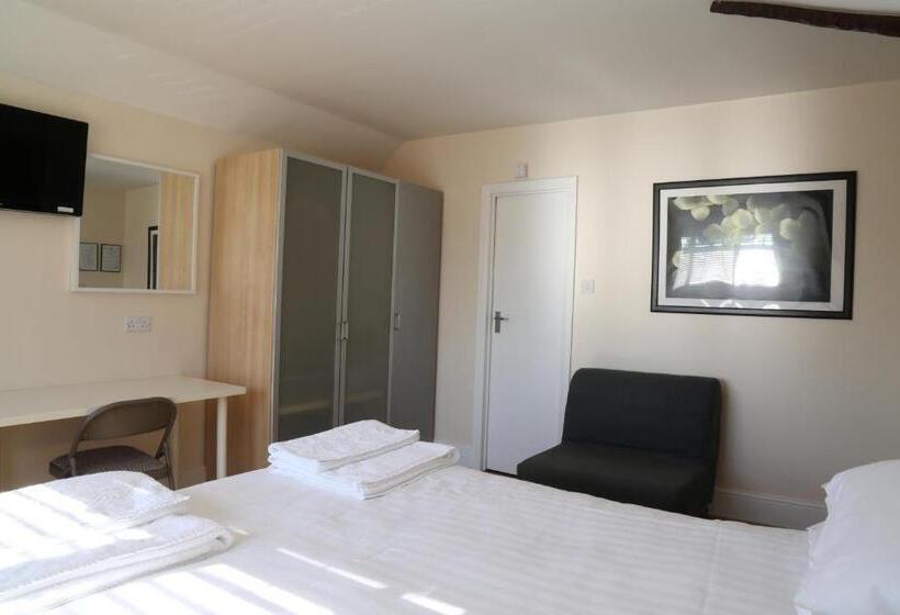 Номер Стандарт Трехместный, Debden Guest House