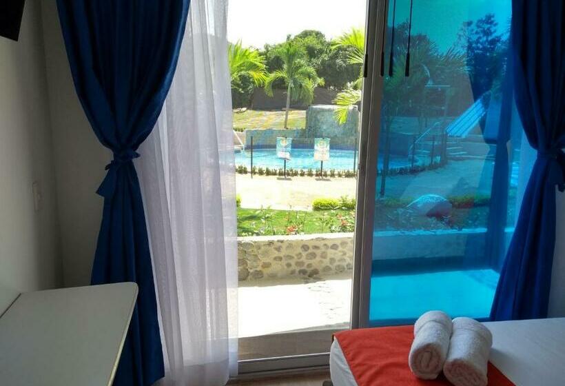 غرفة قياسية مطلّة علي حمام السباحة, La Rivera Playa Palomino