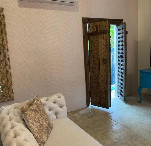스위트 킹사이즈 침대, Alko Hotel Casa Nispero