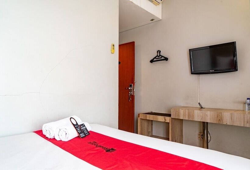 Номер Стандарт, Reddoorz Plus Near Blok M Square