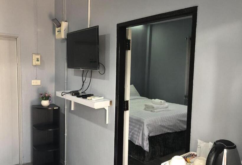 Номер Deluxe, The Money Inn