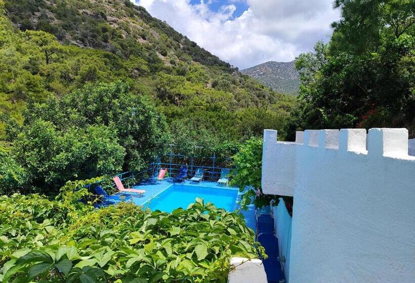 Standard Triple Room with Terrace, Oleander S Garden Traditional Cretan Cottage