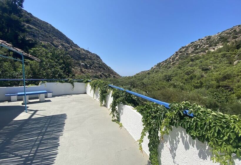 패밀리 스튜디오, Oleander S Garden Traditional Cretan Cottage
