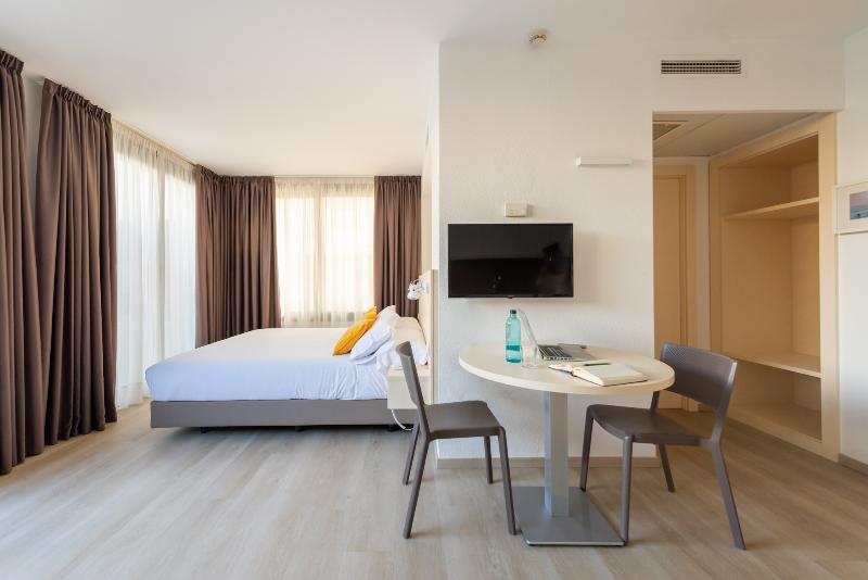 Студия Стандарт, Atenea Park Suites & Apartments