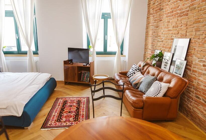 شقة غرفة واحدة, Camino Home 2