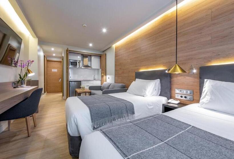 اتاق پریمیوم سه تخته, Espahotel Plaza De España