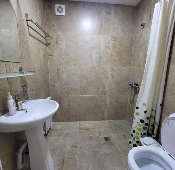 تختخواب در اتاق مشترک, Bobo Haydar Guest House