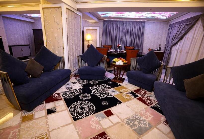 سوییت جونیور, Qasr Aldur