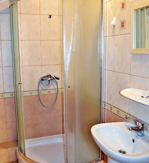اتاق اکونومی, Geneva Hotel 800 метрів від Mcdonald S