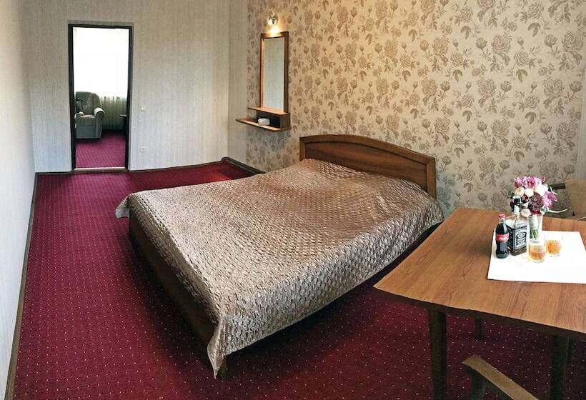 اتاق راحتی سه تخته, Geneva Hotel 800 метрів від Mcdonald S