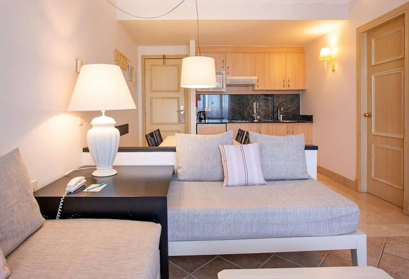 سوییت با چشم‌انداز باغ, Grupotel Macarella Suites & Spa