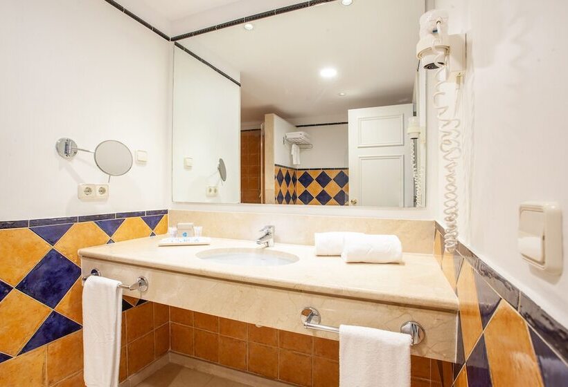 套房带泳池景, Grupotel Macarella Suites & Spa