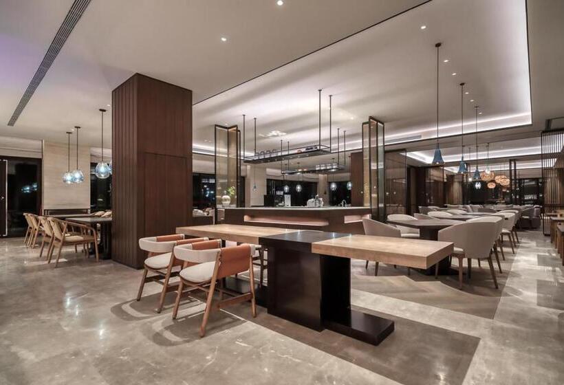 Номер Deluxe Кровать Кинг, Wingate By Wyndham Hainan Chengmai