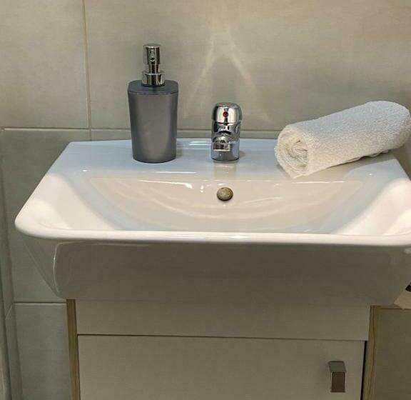 标准间, Kedves Vendégház