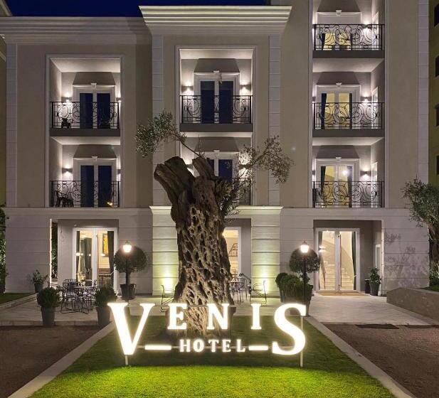 家庭套房, Venis