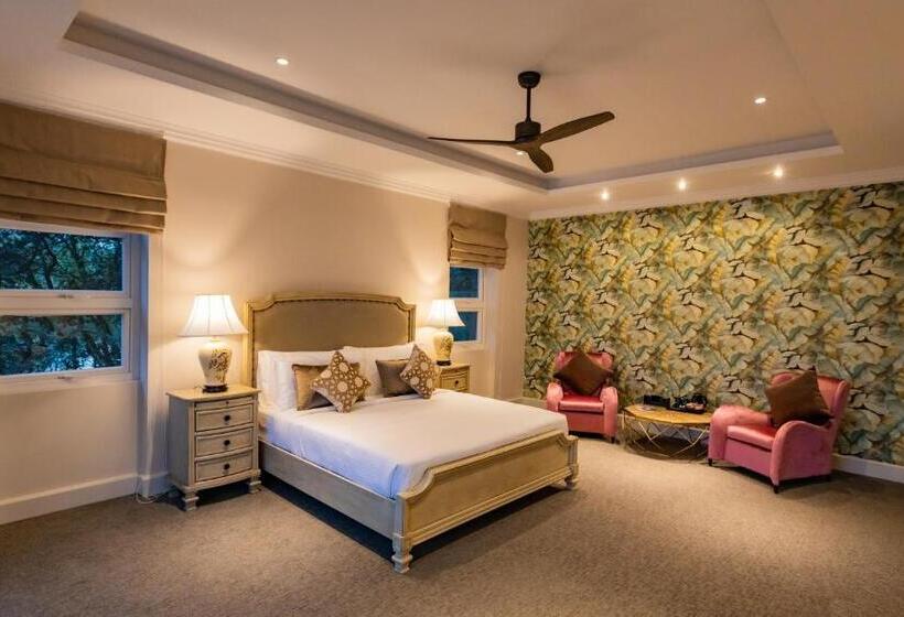 Deluxe Suite King Bed, Villa Serenity