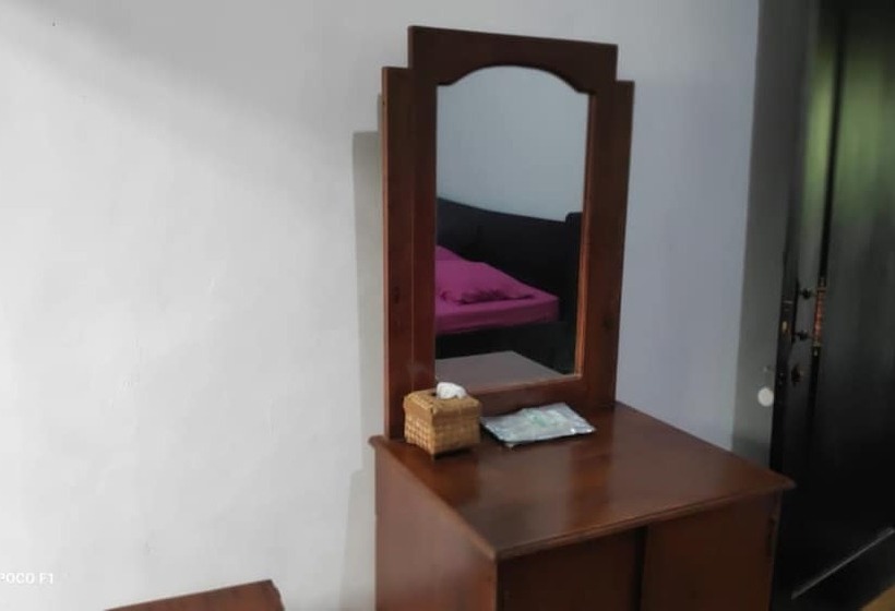 Кровать в Общей Комнате, Homestay Rahayu