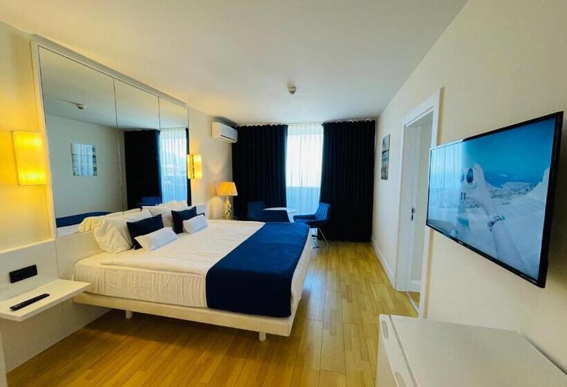 سوییت با چشم‌انداز دریا, Seaside Vip40