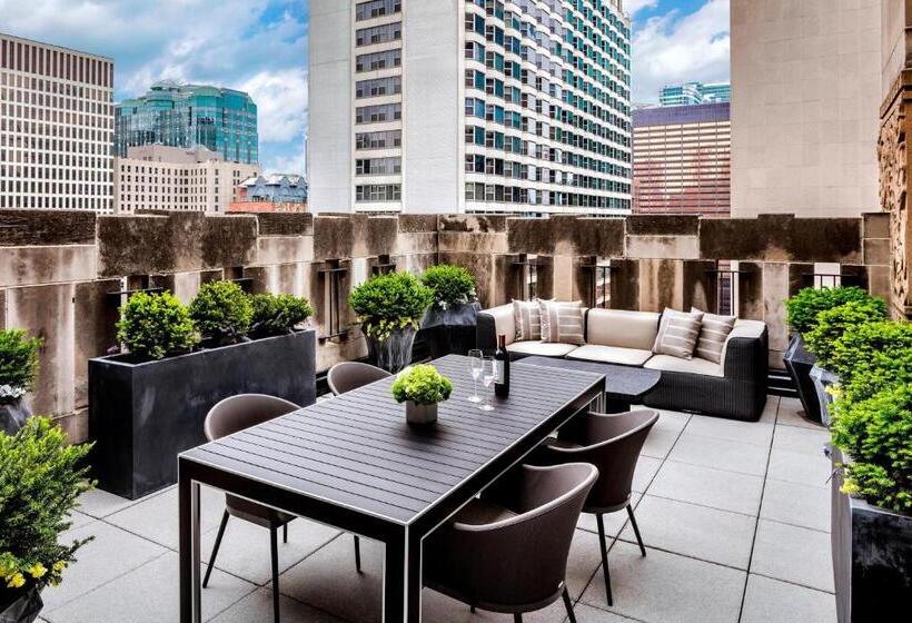 Suite met Kingsize Bed, The Gwen, A Luxury Collection Hotel, Michigan Avenue Chicago
