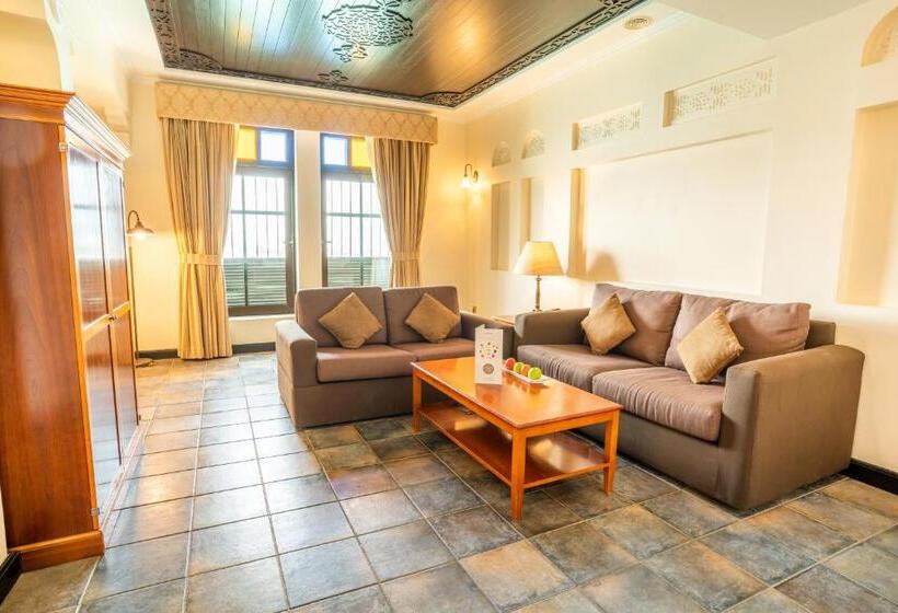 سوییت با چشم‌انداز دریا, Novotel Bahrain Al Dana Resort