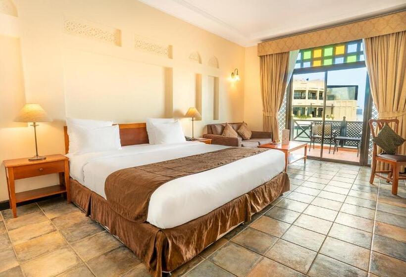 اتاق سوپریور با تخت بزرگ, Novotel Bahrain Al Dana Resort