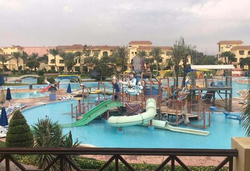 اتاق کلاسیک با چشم‌انداز استخر, Mövenpick Hotel Cairo   Media City