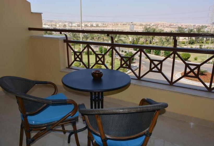 اتاق کلاسیک با چشم‌انداز استخر, Mövenpick Hotel Cairo   Media City