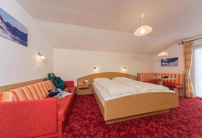 带阳台的三人标准间, Kedul Lodge