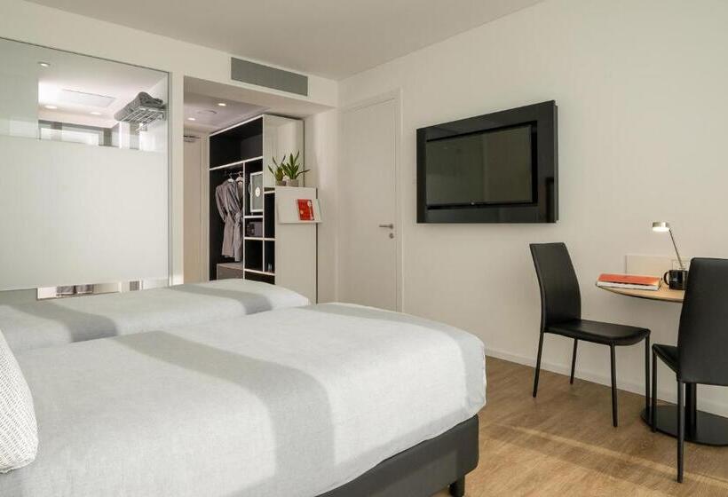 اتاق استاندارد با چشم‌انداز شهر, Innside By Meliá Milano Torre Galfa