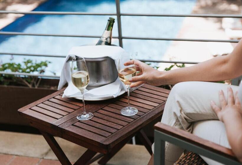 패밀리 룸 풀장 전망, Nm Suites By Escampa Hotels