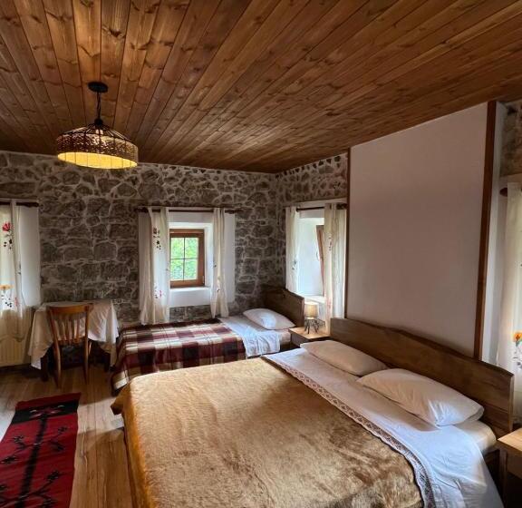 Семейный Номер Вид на Горы, Molla Guest House