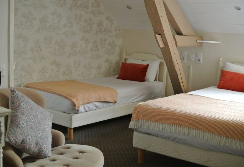 Номер Стандарт Трехместный, Logis Hôtel Louise De Savoie