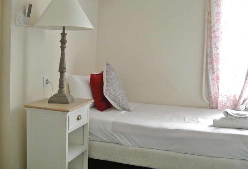 Трехместный Номер Комфорт, Logis Hôtel Louise De Savoie