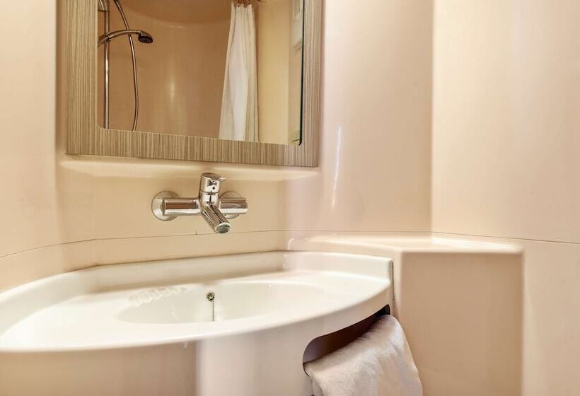 Номер Стандарт, Premiere Classe St Quentin En Yvelines Elancourt