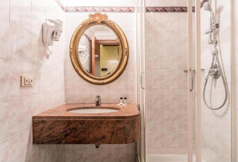 Номер Стандарт Трехместный, Raeli Hotel Lazio