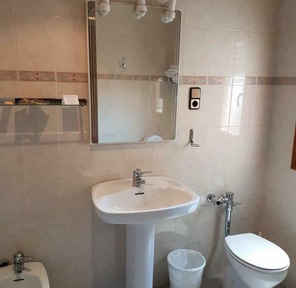 스탠다드 트리플 룸, Hostal Pirineos Ainsa