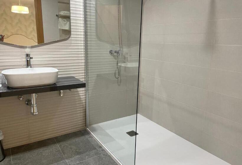 디럭스 룸 킹사이즈 침대, Hostal Pirineos Ainsa