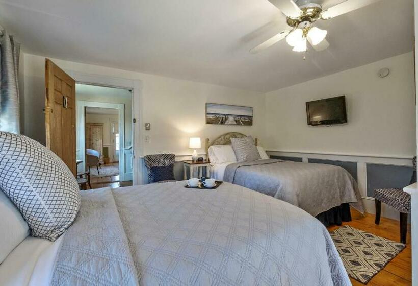 Номер Стандарт 2 Двуспальные Кровати, Youngtown Inn